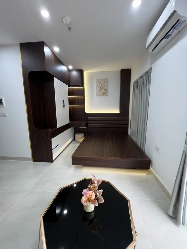 Không gian phòng studio 22m² hoàn thiện chuẩn cao cấp - thiết kế giường bục gỗ thông minh tích hợp tủ áo LED đón trọn ánh sáng tự nhiên.
